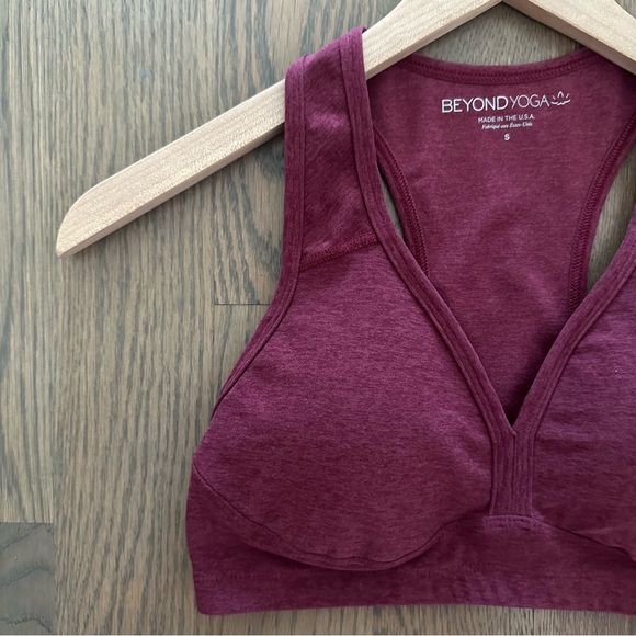 Beyond Yoga Lift Your Spirts Sports Bra in Port Wine Ruby Red Purple Size Small - Picture 5 of 8